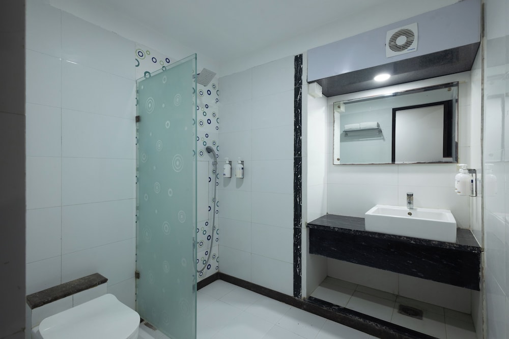 Capital O 33294 Hotel Sapphire Regency (Ex. Sapphire Regency) 49/50