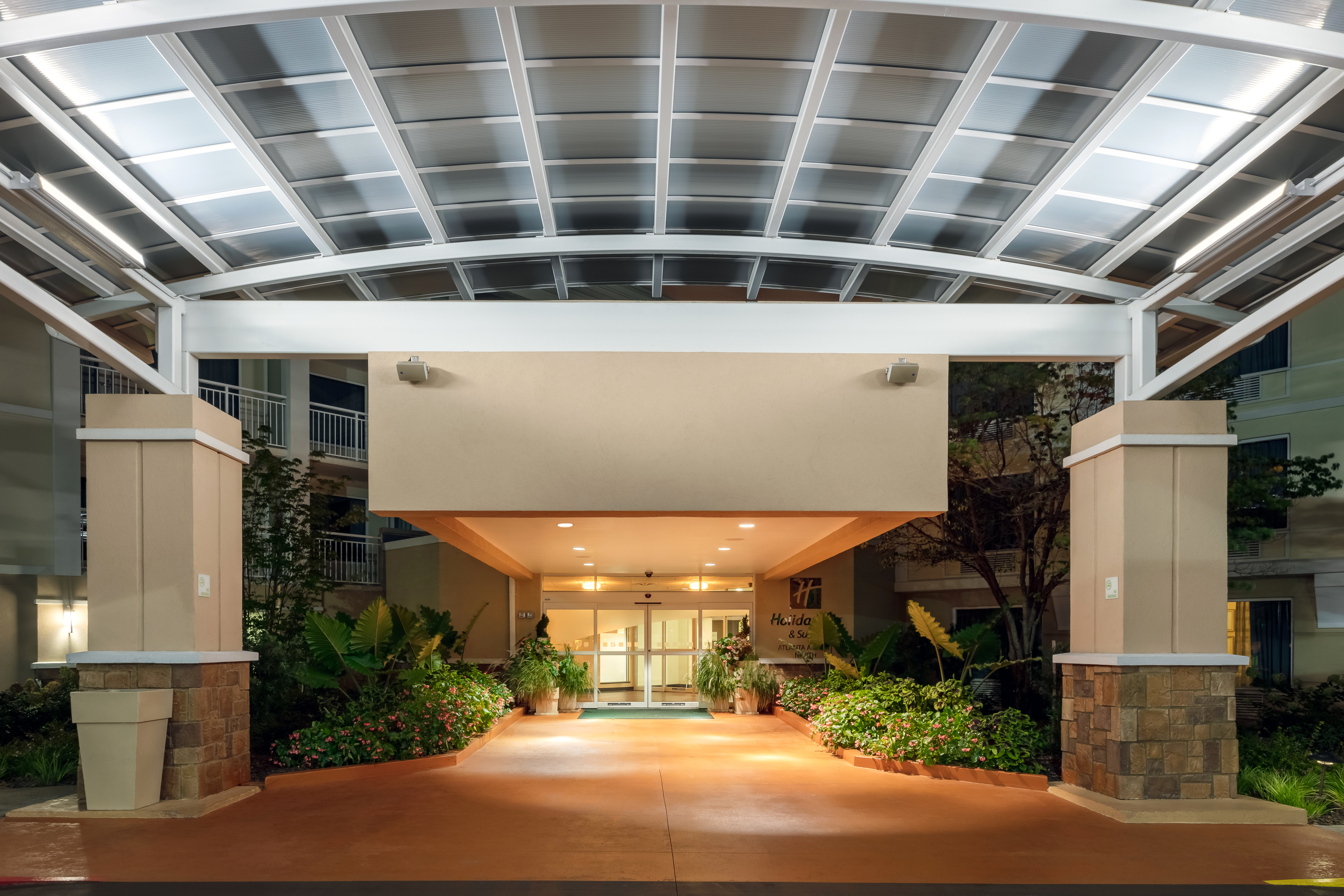 Holiday Inn Hotel Suites Atlanta Airport North 1/42