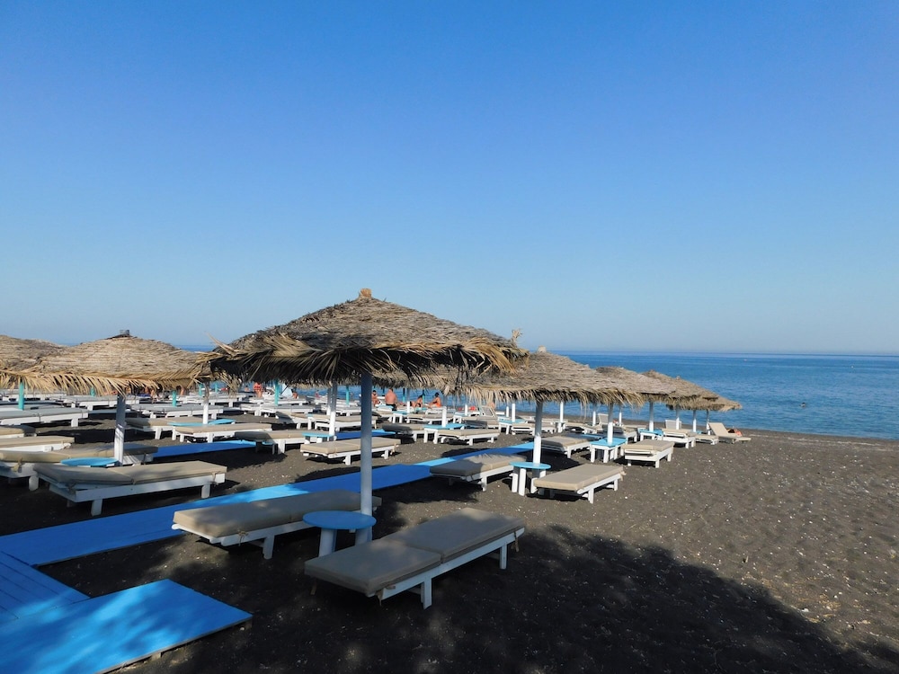Sea La Vie Beachfront Suites 31/42