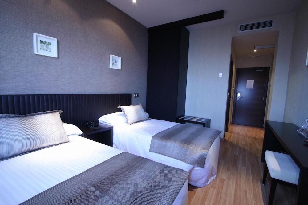 Hotel Dinastia 12/40