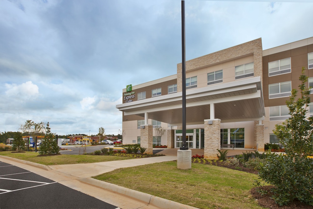 Holiday Inn Express And Suites South Hill 1/40