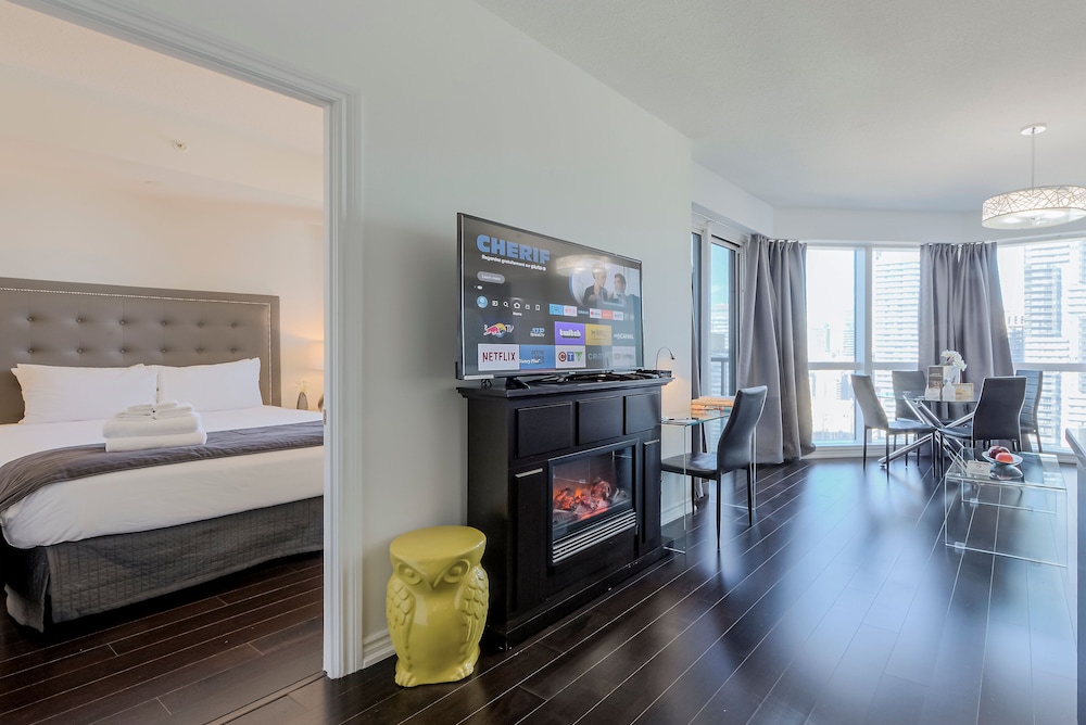Canada Suites on Bay 21/50