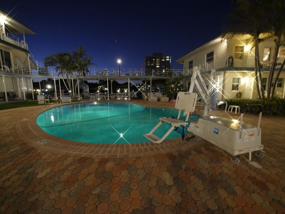 Holiday Isle Yacht Club 63/76