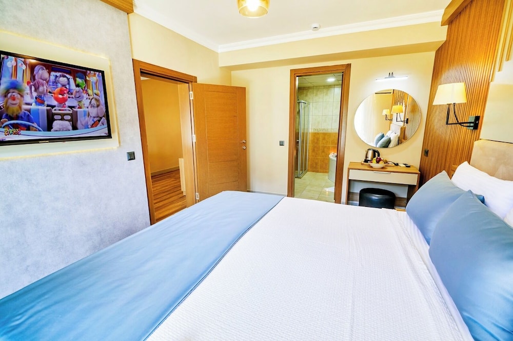 جناح بسرير مزدوج وسريرين منفصلين بإطلالة على البحيرة، Dalyan Tezcan Hotel 8/10