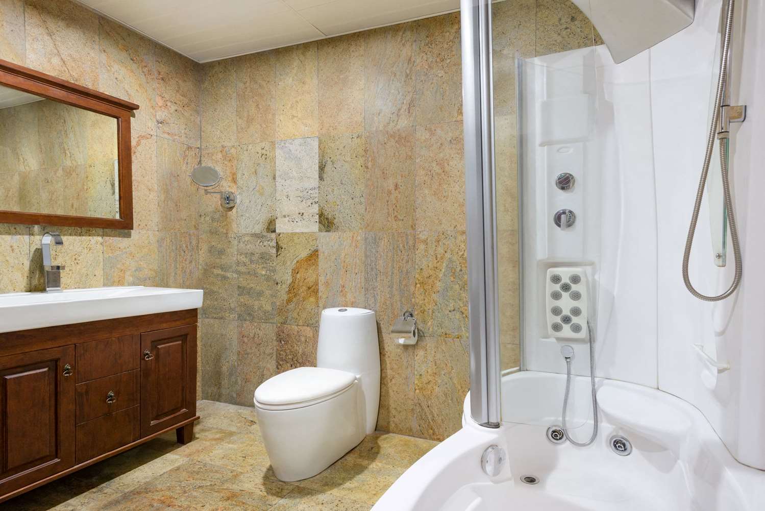 Hawthorn Suites By Wyndham Abuja 30/31