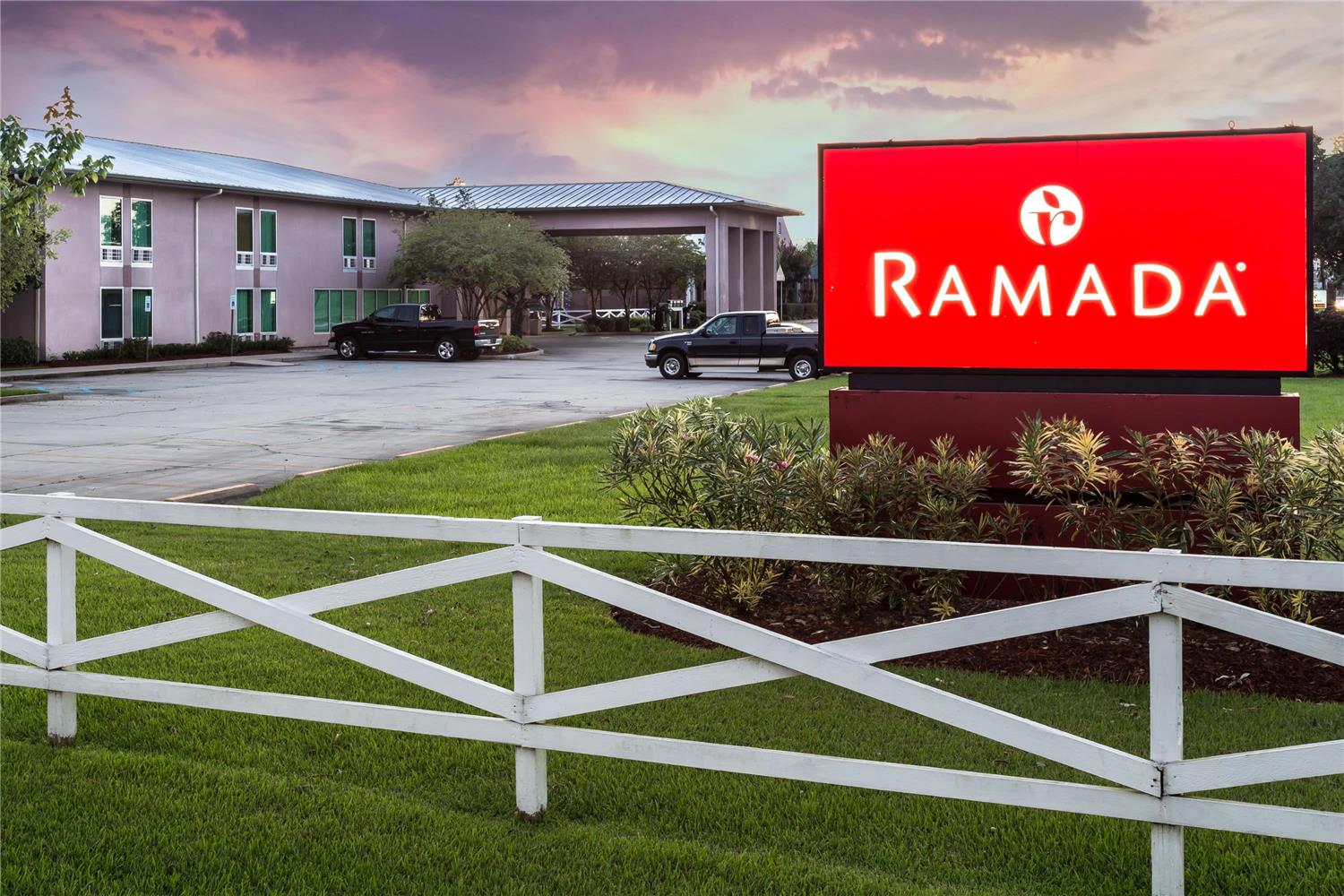 Ramada By Wyndham Luling 2/13