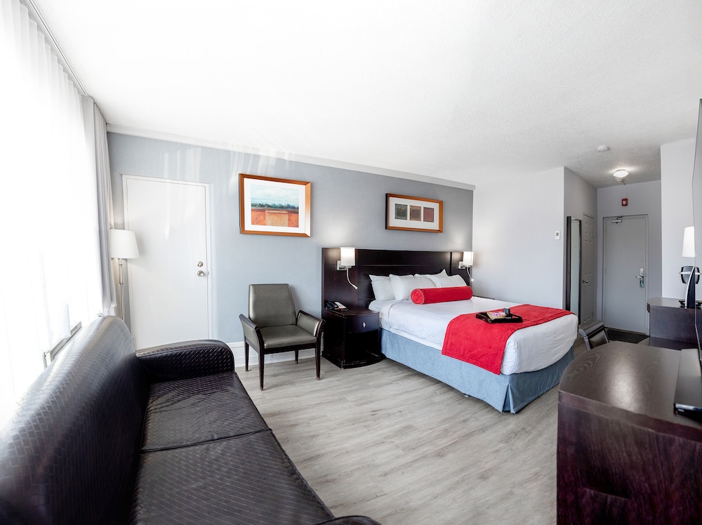 DELUXE, QUEEN BED, SOFA