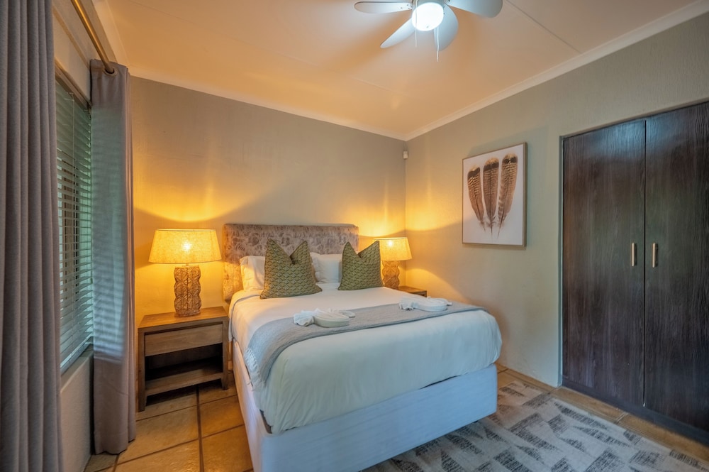 Bushbaby Valley Lodge 16/42