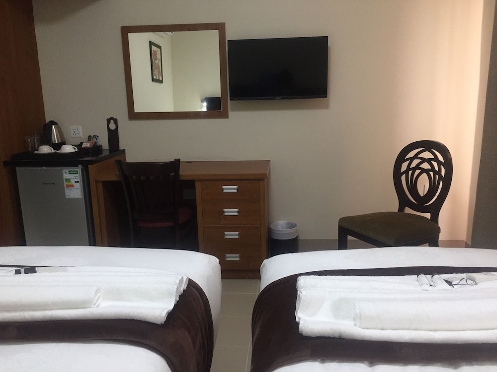 Cycad Palm Hotel 29/50