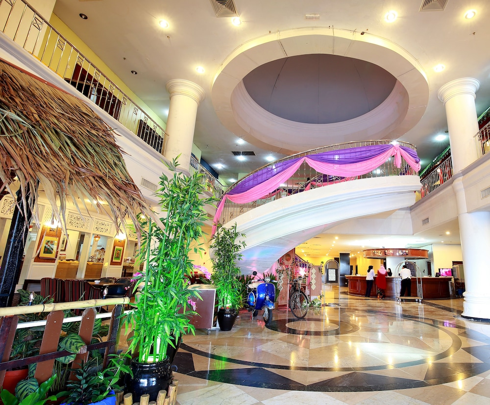 The Putra Regency Hotel 8/22