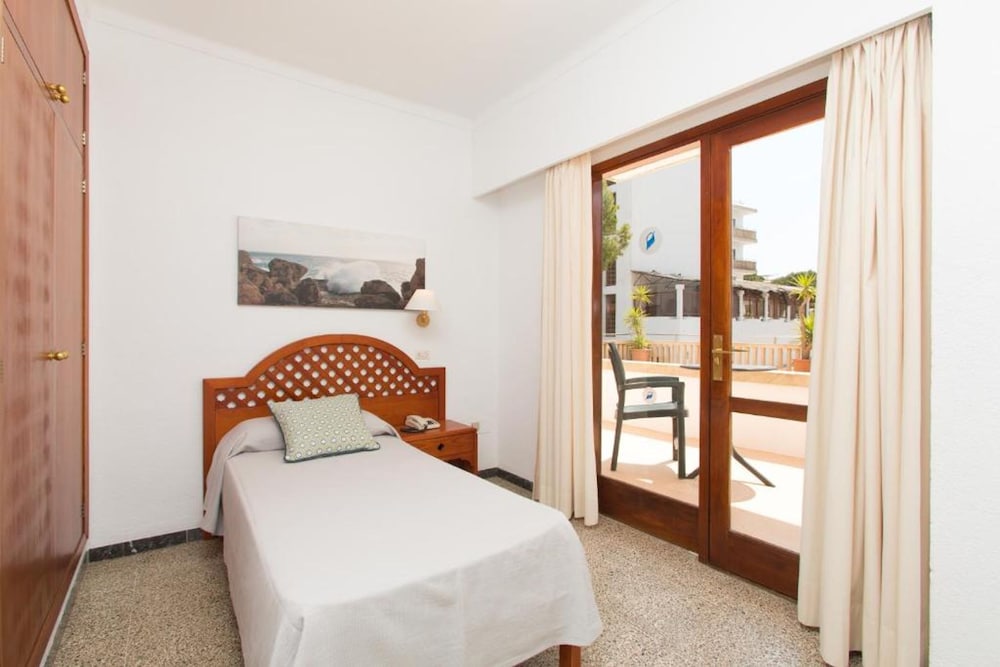 Pinos Playa Hotel 17/50