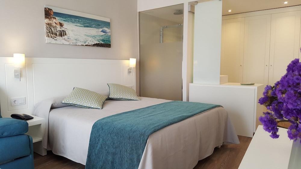 Junior, Double or Twin Bed, Partial Sea View, Balcony