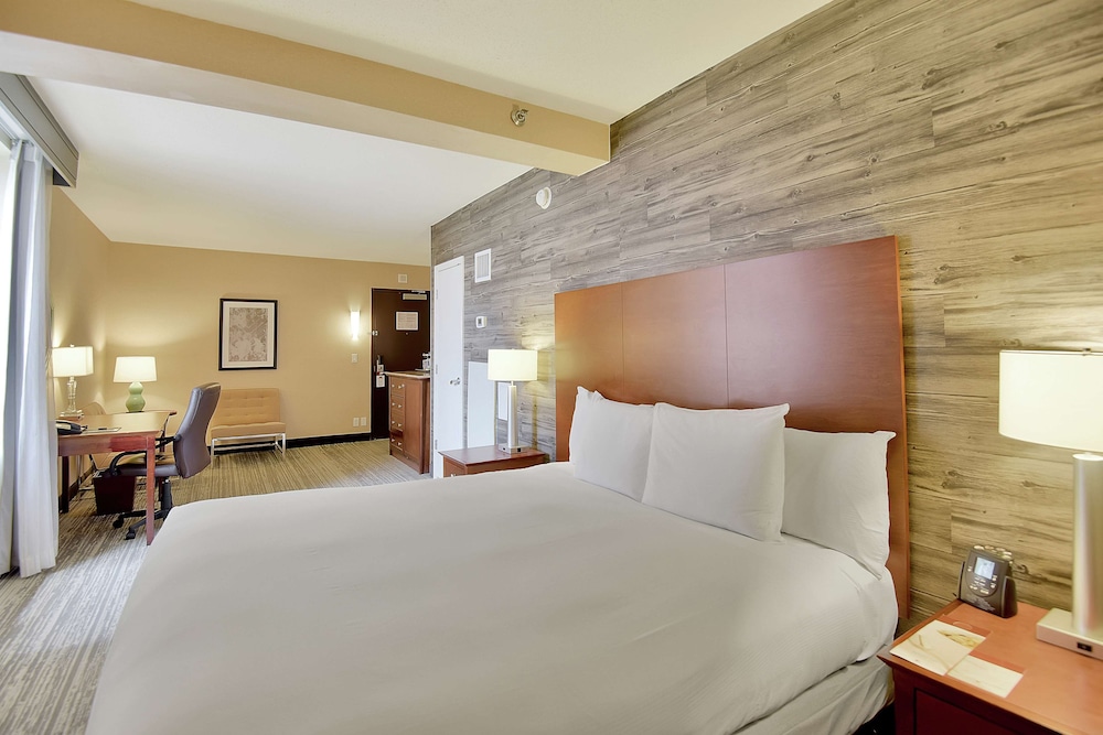 Room at DoubleTree by Hilton Hotel & Suites Houston by the Galleria, HOUSTON - TX