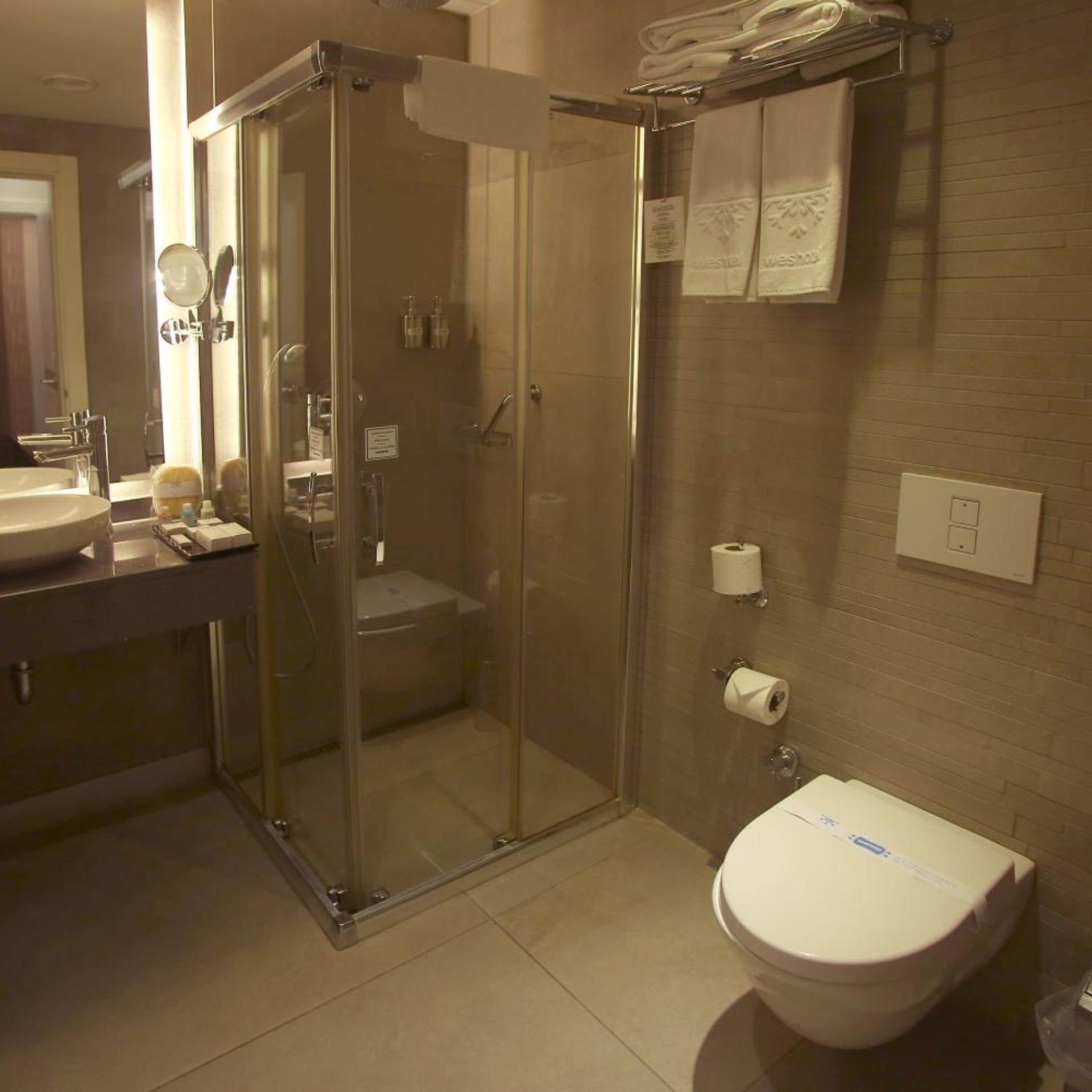 Wes Hotel 52/55