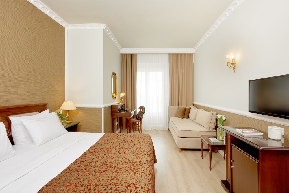 1 BEDROOM, CLASSIC, DOUBLE OR TWIN BED