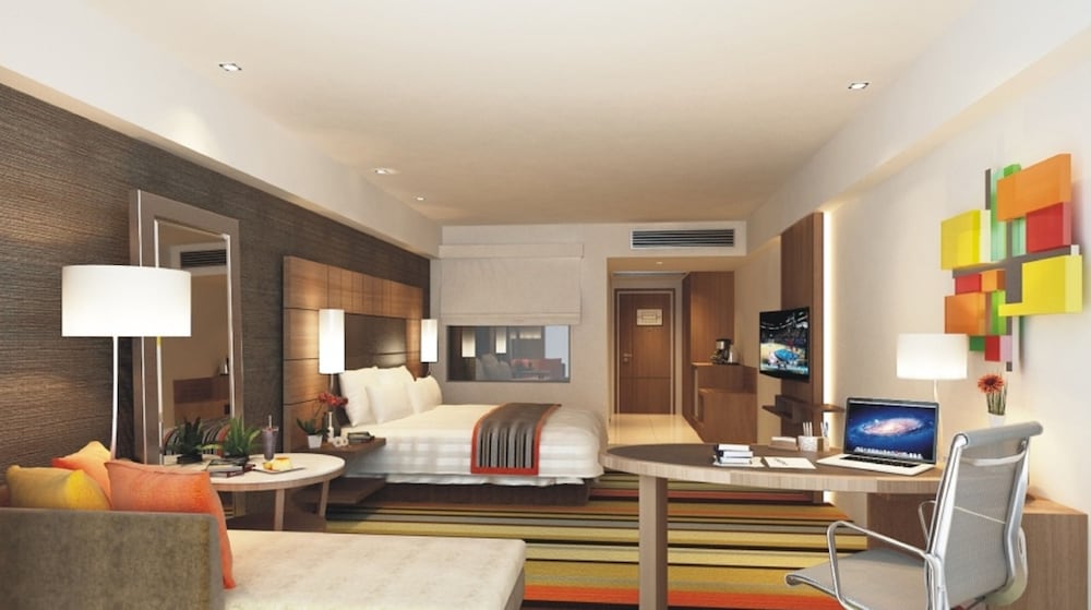 Holiday Inn Dhaka City Centre 34/48