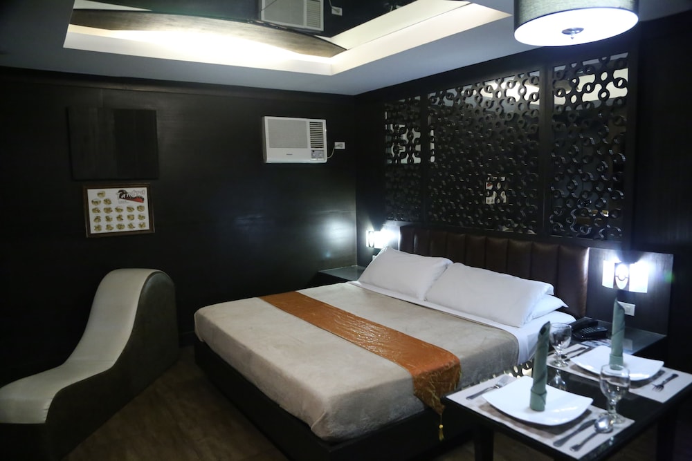 Victoria Court Las Pinas 41/47