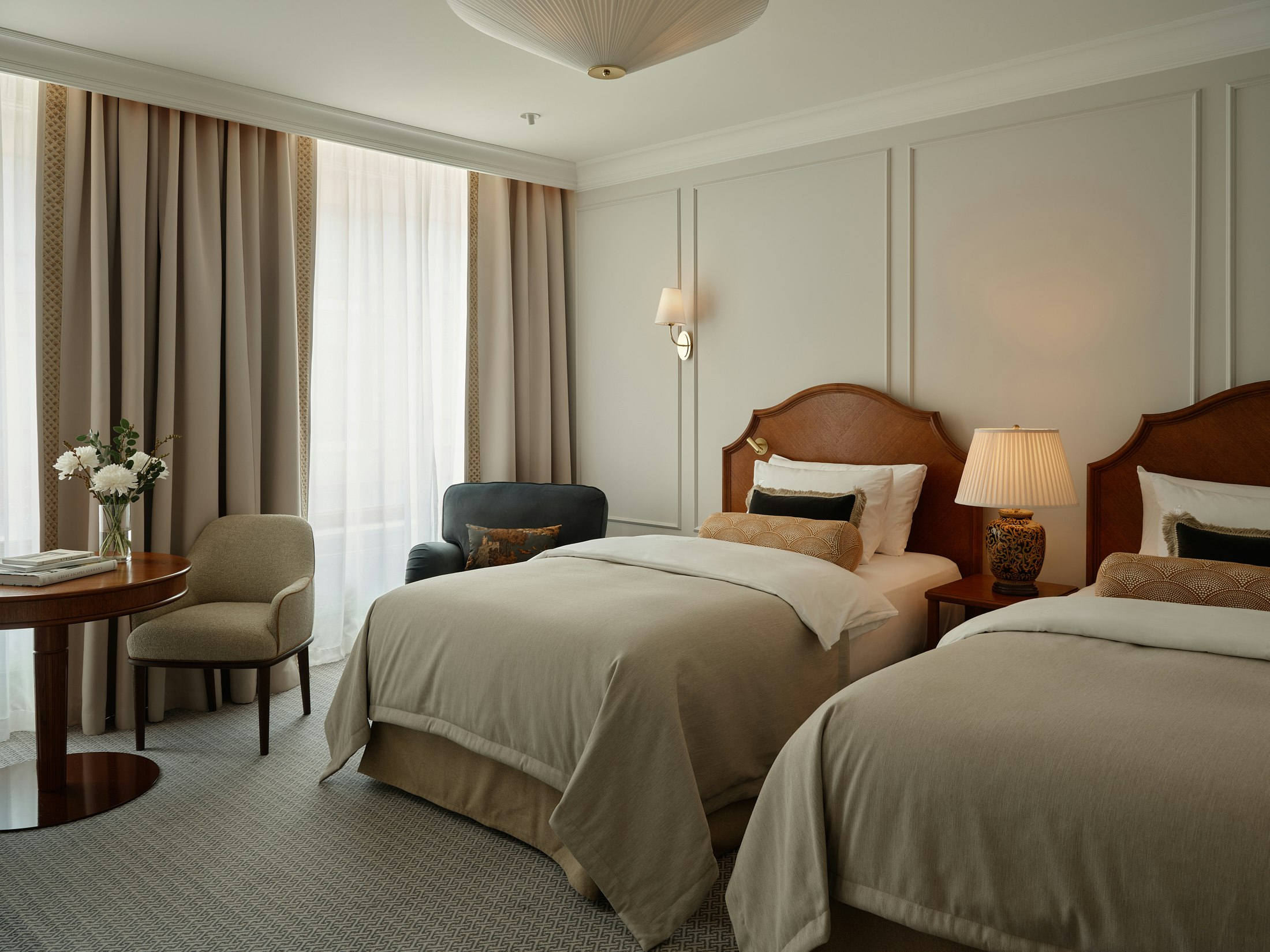 DELUXE, TWIN BEDS