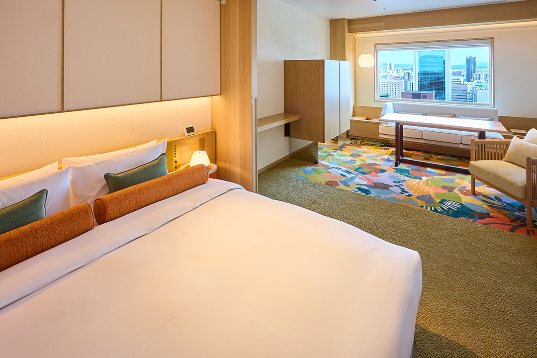 Plaza, Style, Suite, King Bed, with View, Bathtub