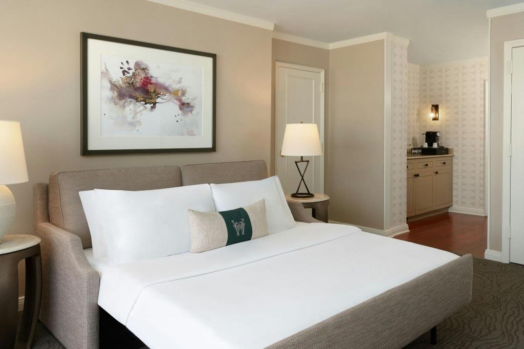 1 Bedroom, Executive, Suite, King Bed, Sofa, Club Floor