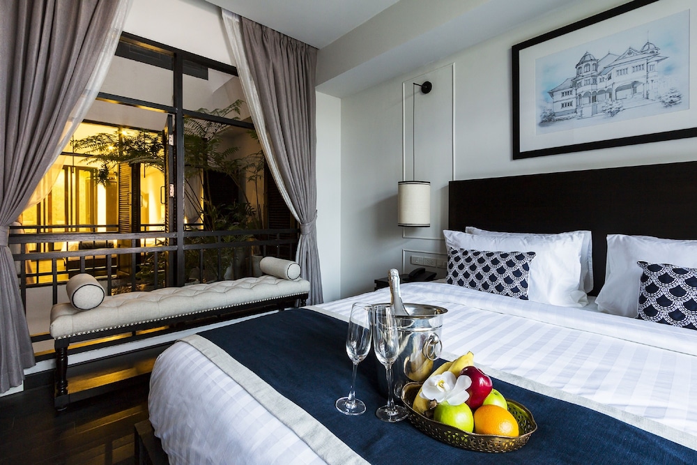 Cheeva Dee Hotel 40/75