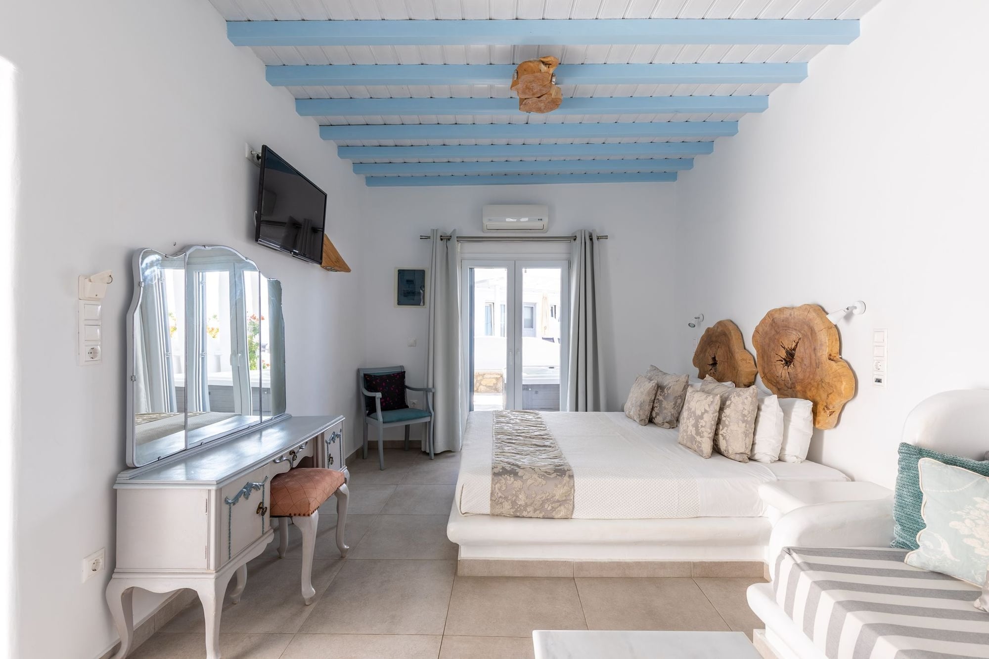 Superior, Suite, King Bed, Partial Sea View, Outdoor Jetted Tub