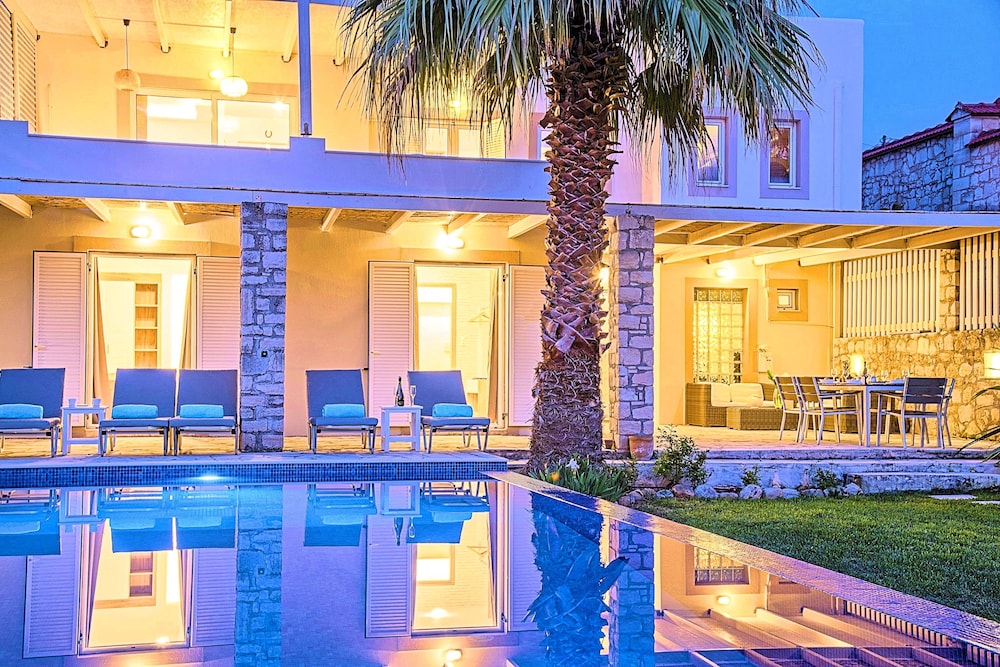CRETAN MANSION 36/46