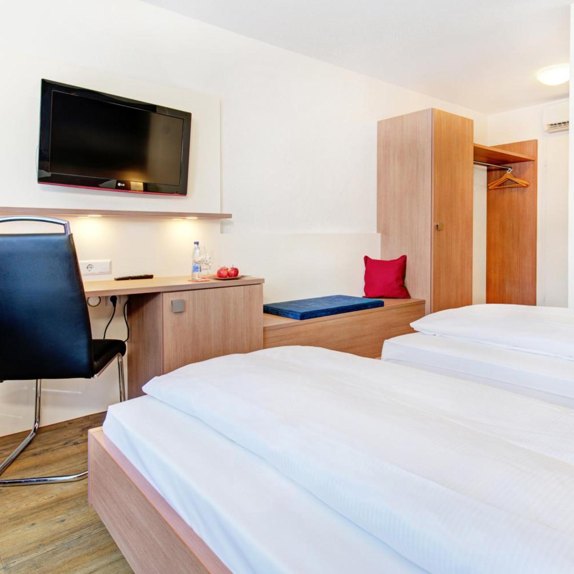 Room, Twin Beds, Ambassador 5/10