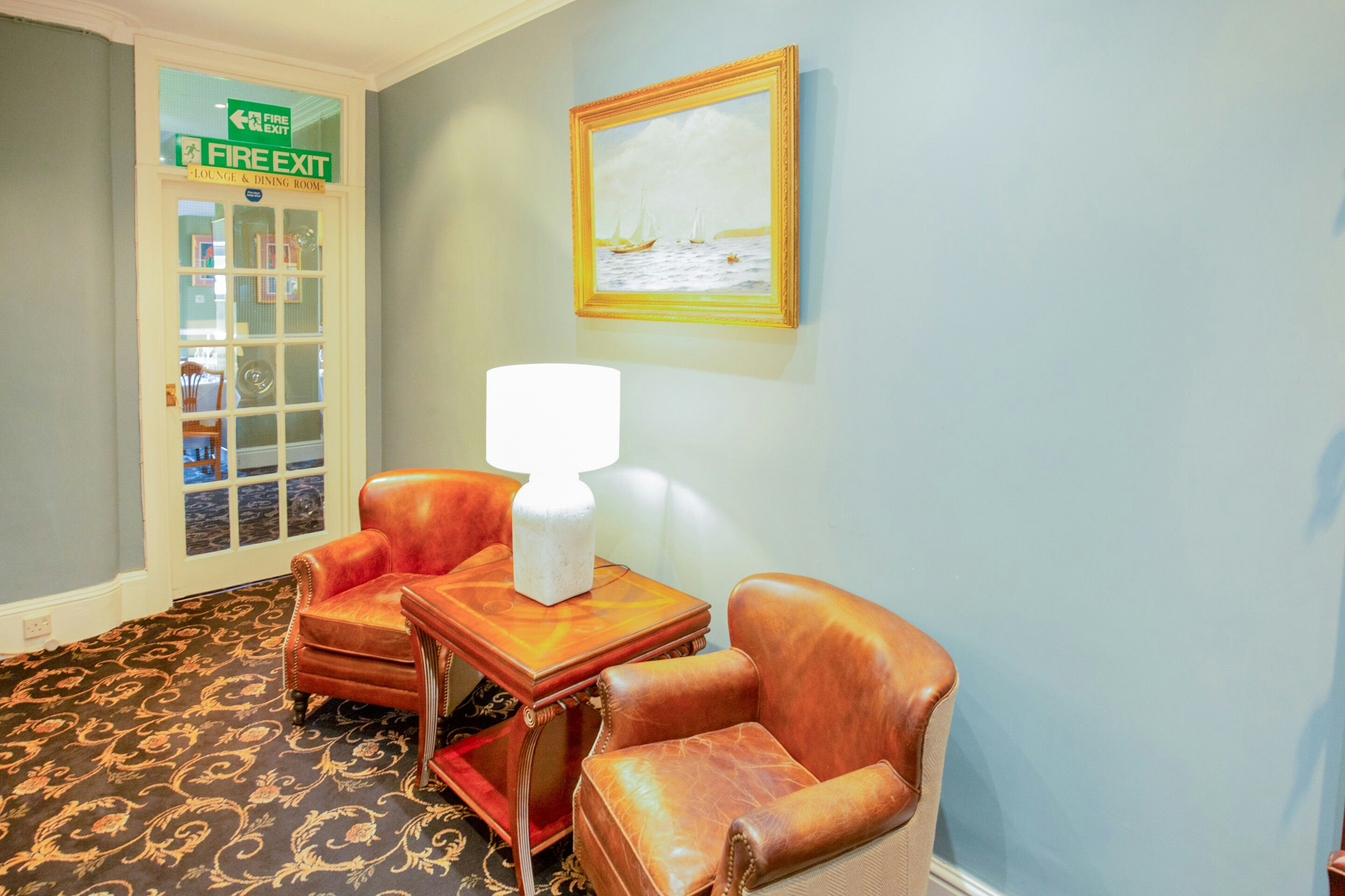 OYO Lamphey Hall Hotel 1/8