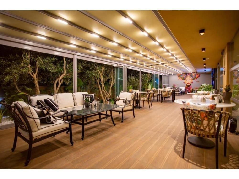 LA TERRAZZA HOTEL 44/60