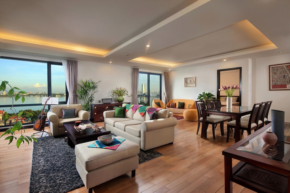 Elegant Suites Westlake 57/72