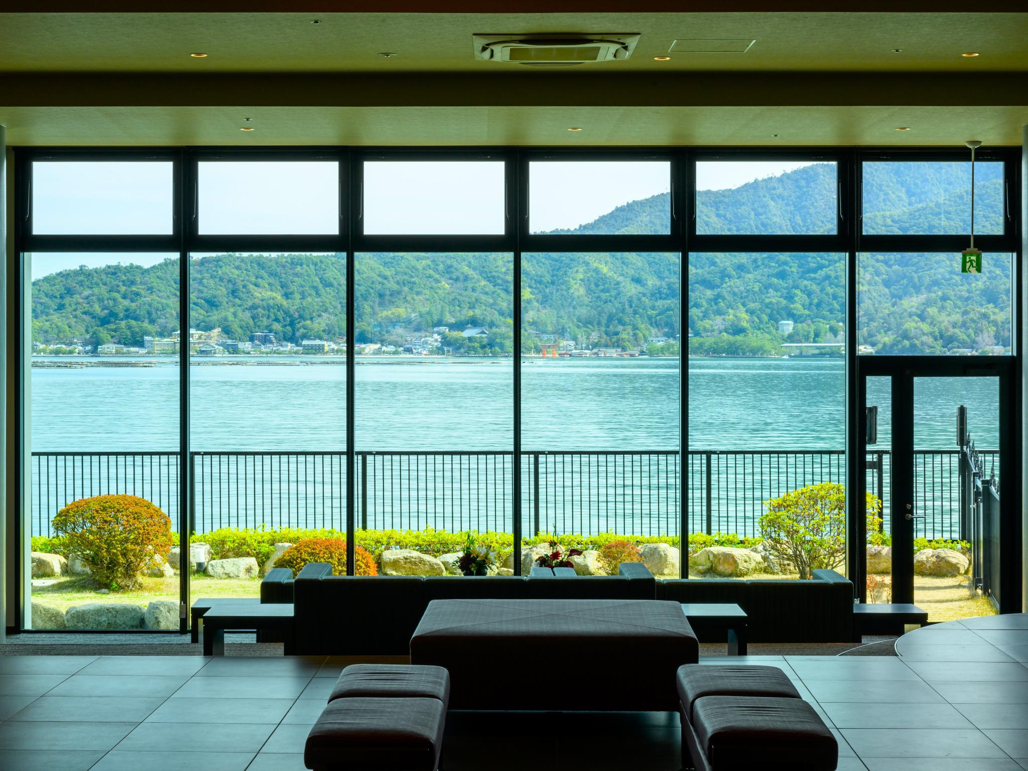 SUPERIOR, TWIN BEDS, SEA VIEW, SOFA