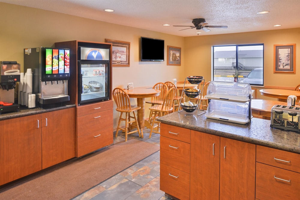 Americas Best Value Inn & Suites International Falls 23/23