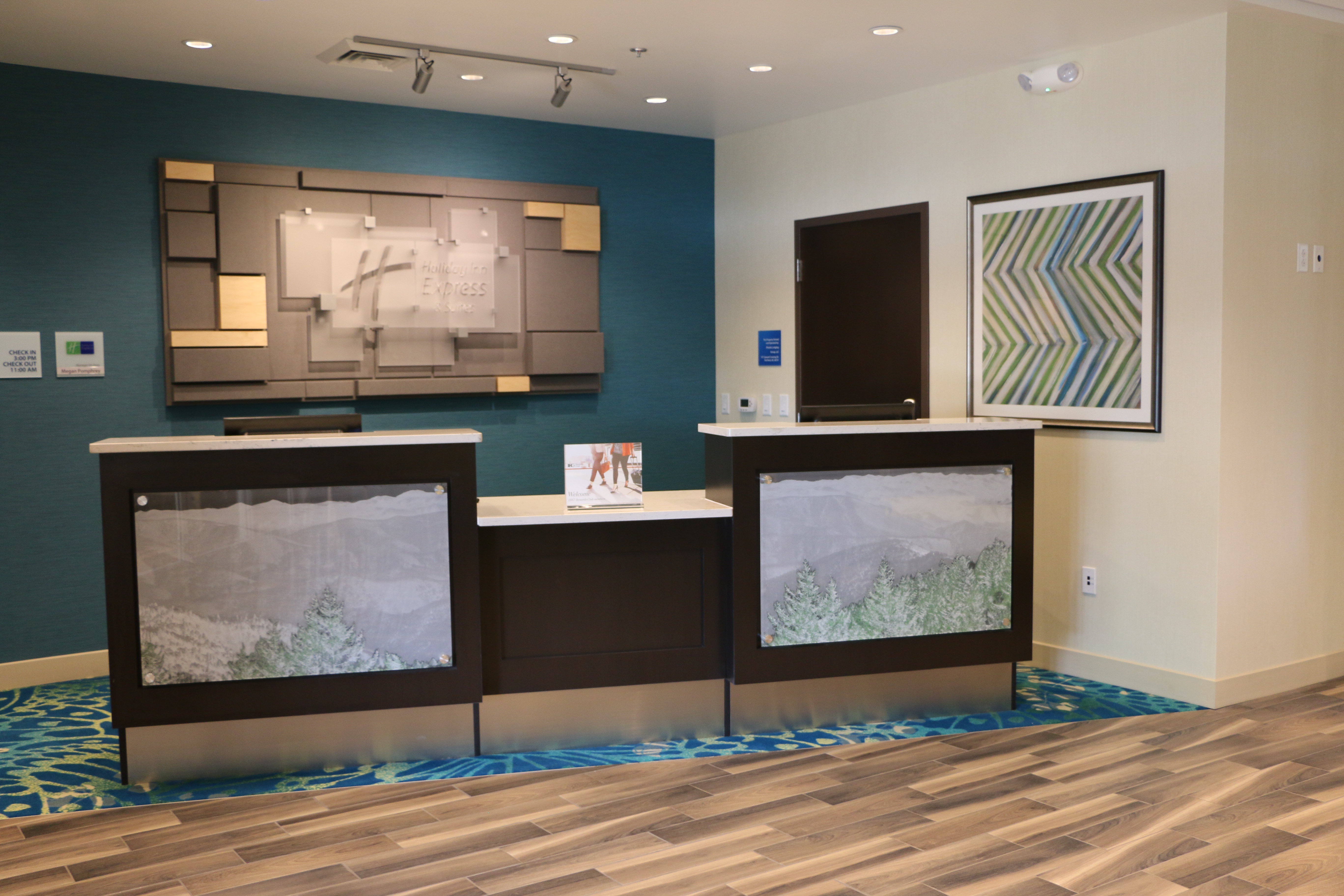 HOLIDAY INN EXPRESS & SUITES HENDERSONVILLE SE - FLAT ROCK 11/52