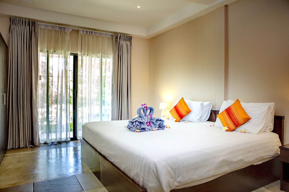 Naiharn Beach Resort 23/70