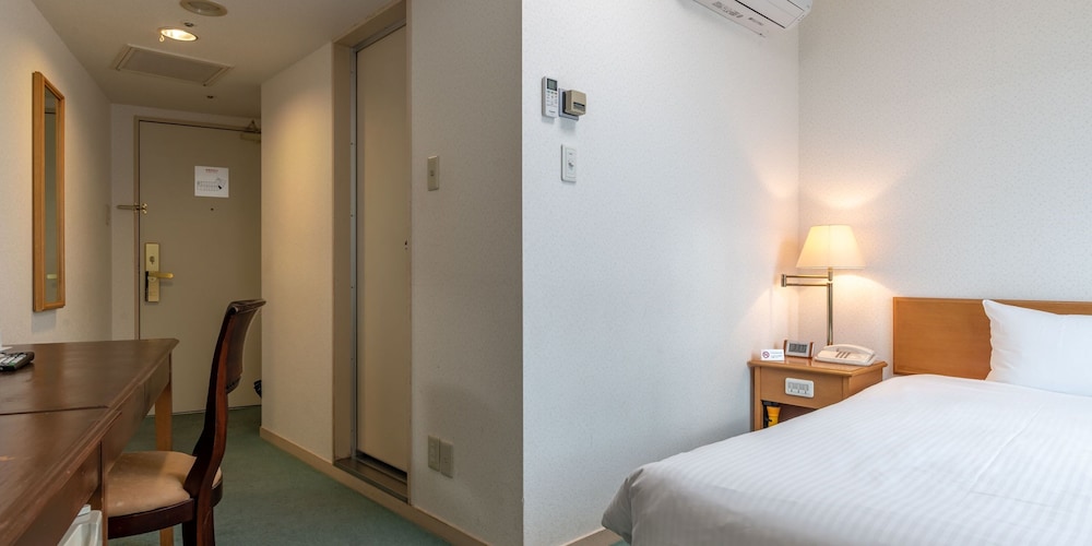 Shonan Kamakura Crystal Hotel 7/89