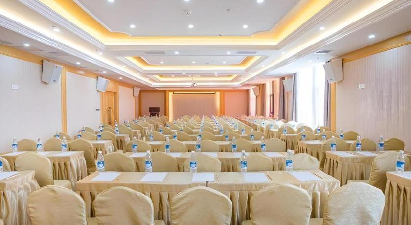 Vienna Hotel (Chengdu Xinfan Furniture City) 48/54