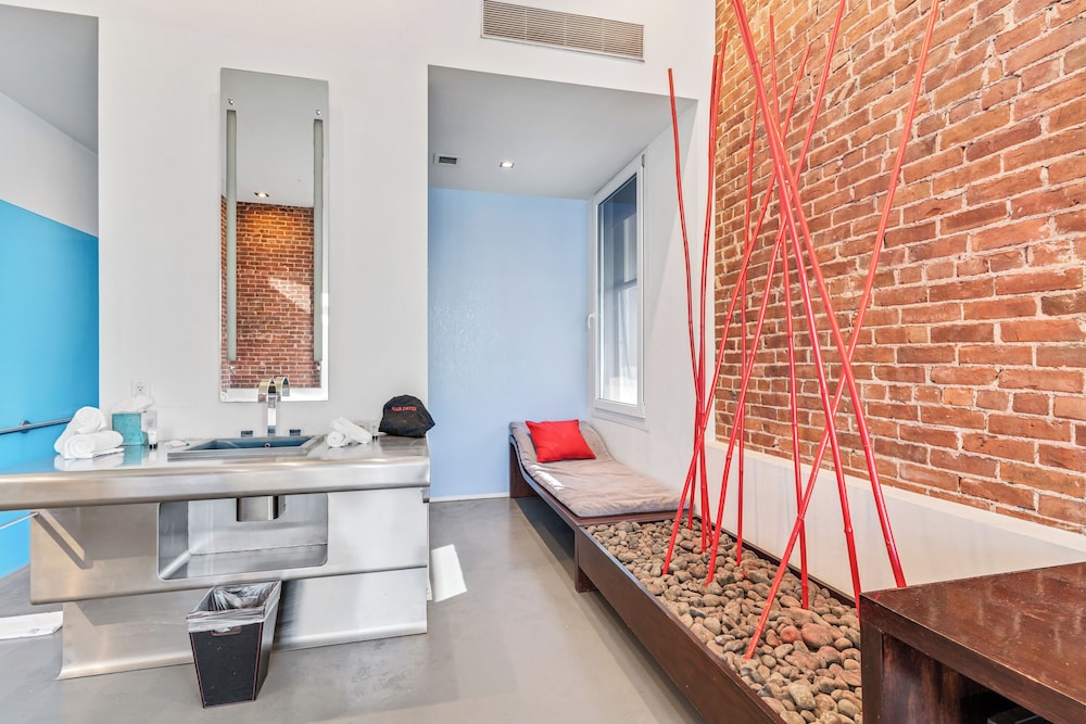The Keating Hotel by Pininfarina 49/53