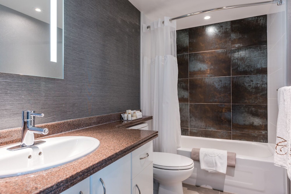 Carmana Hotel and Suites 12/39