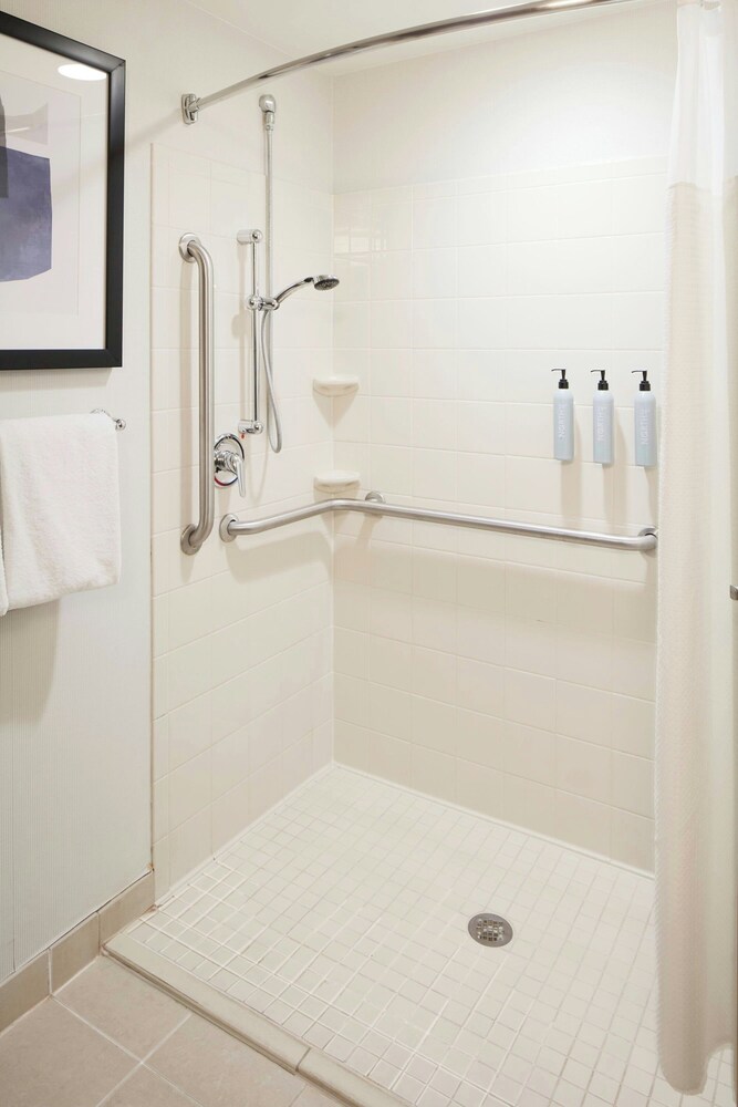 Courtyard by Marriott Winchester Medical Center 50/50