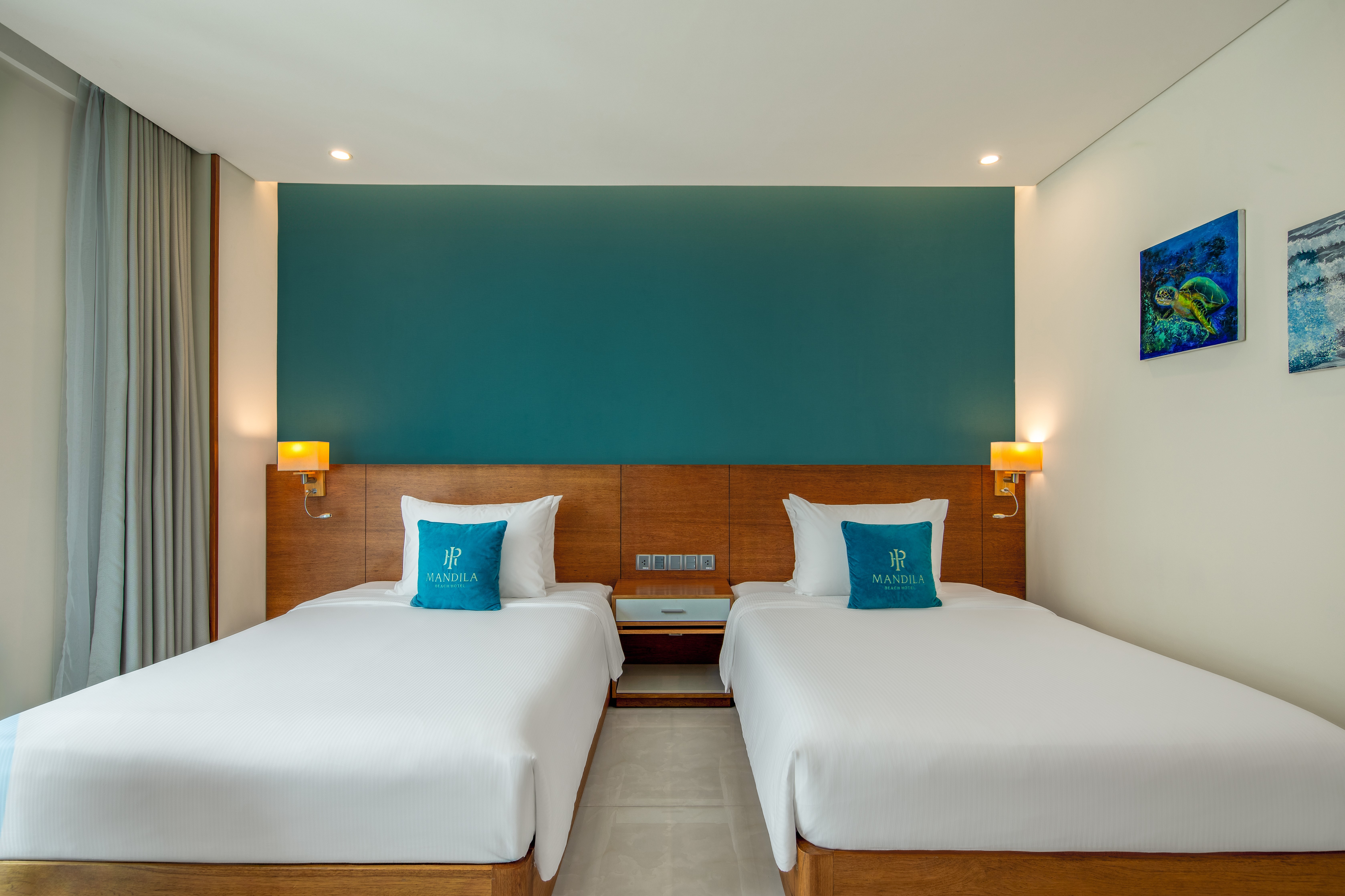 غرفة بسريرين منفصلين بإطلالة جزئية على البحر، Mandila Beach Hotel Danang 2/4