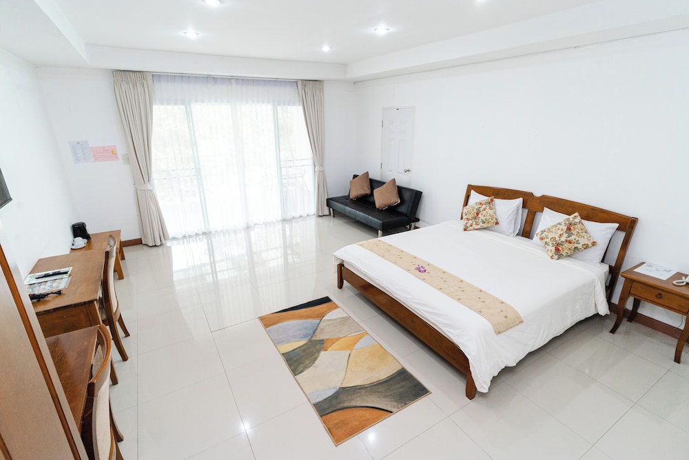 DELUXE, KING BED, PARK VIEW
