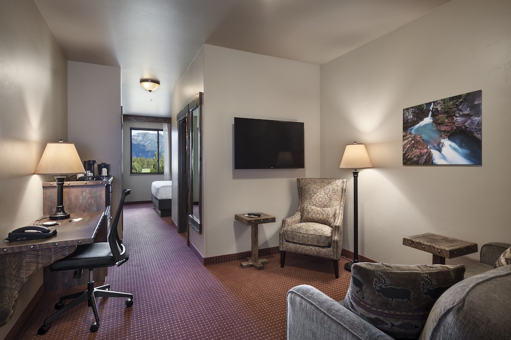 Glacier International Lodge 44/48