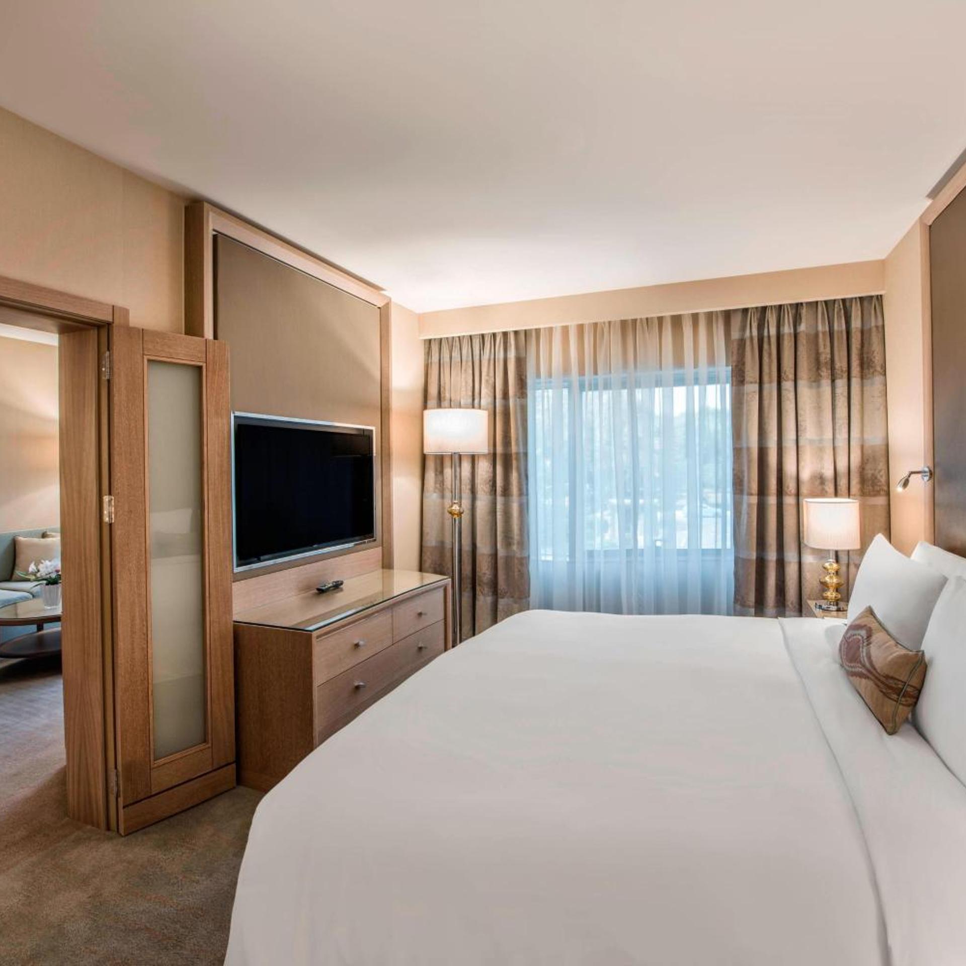 Family, Suite, King Bed, Park View, Lounge Access