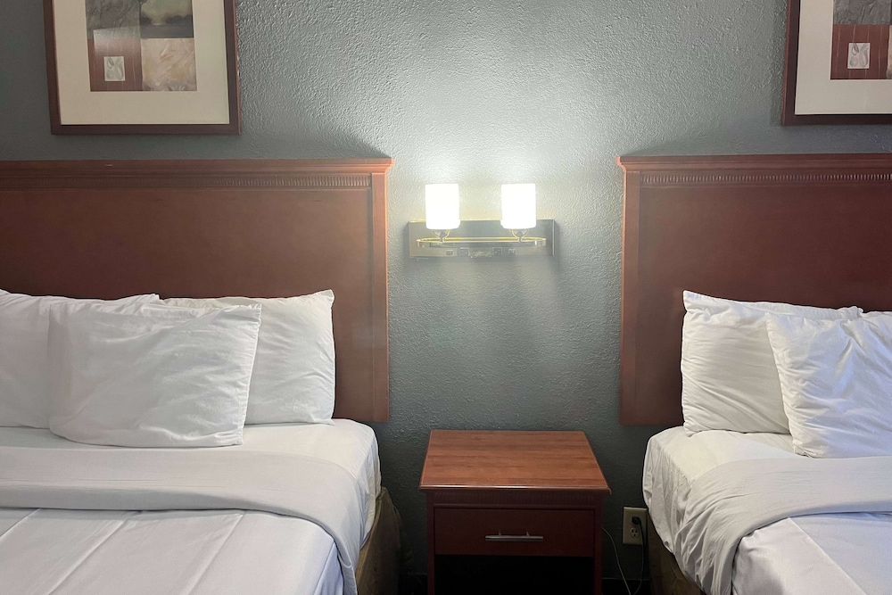 Travelodge by Wyndham Terre Haute 13/21