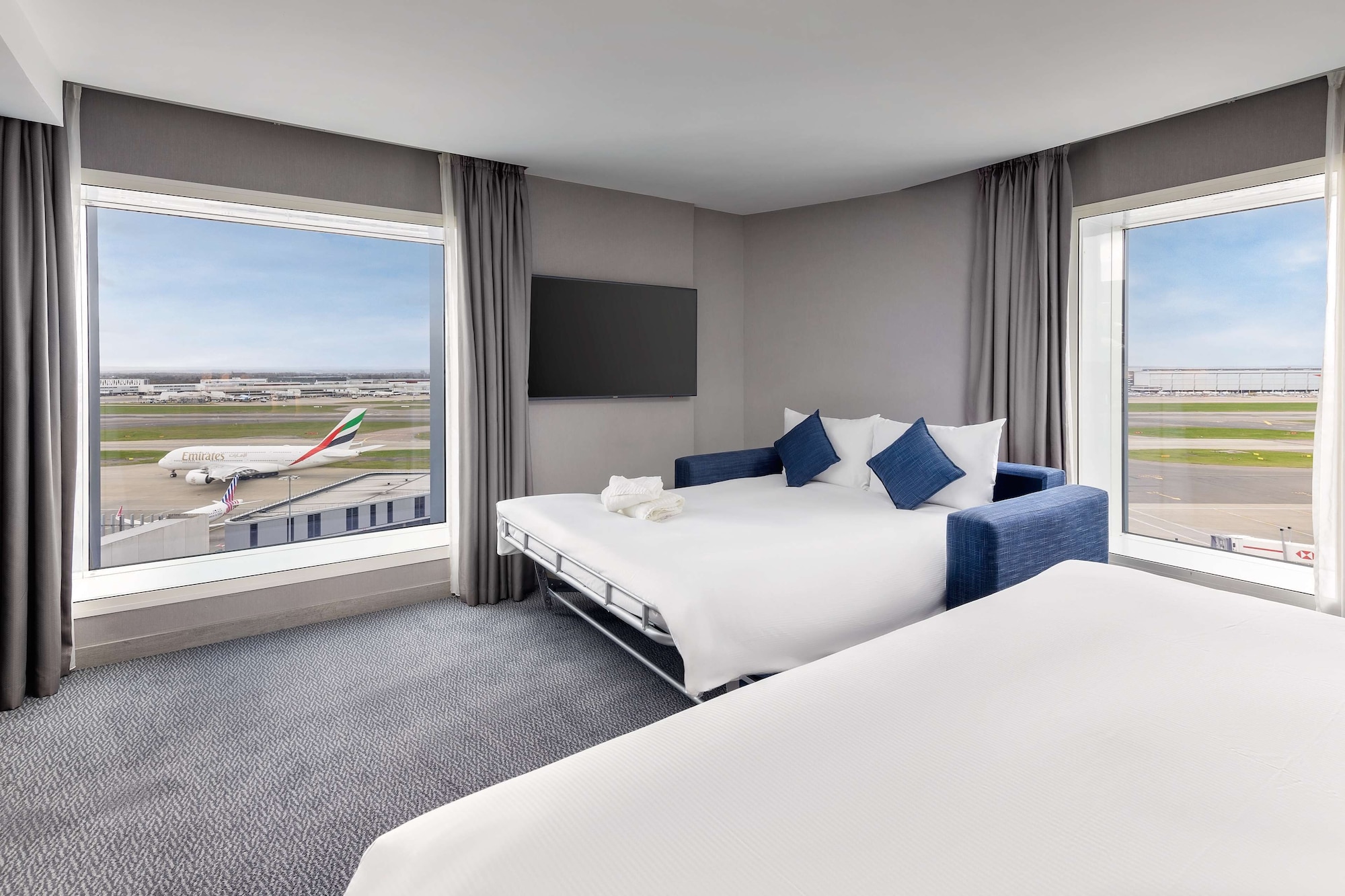 FAMILY, KING BED, RUNWAY VIEW, HIGH FLOOR