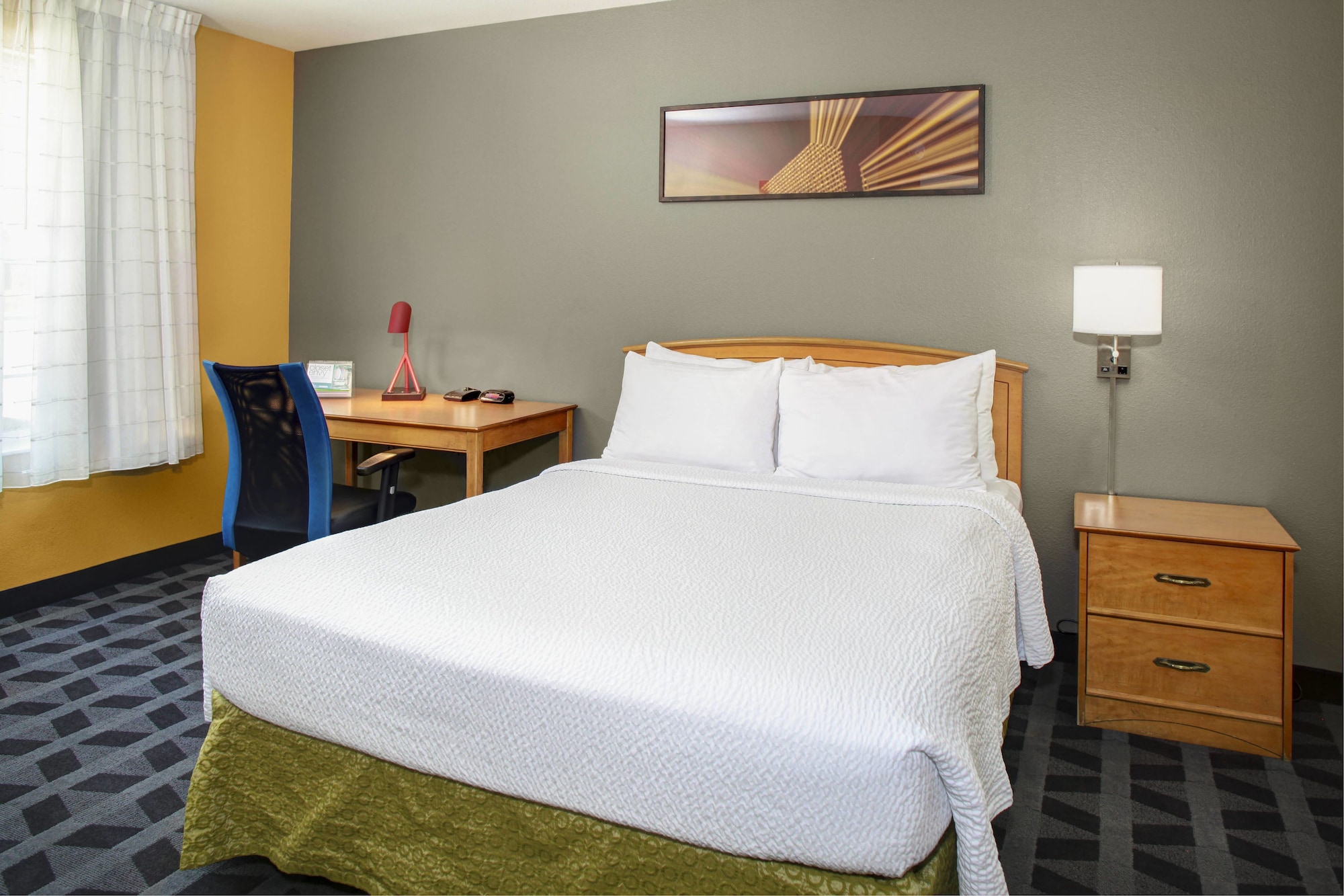 1 BEDROOM, SUITE