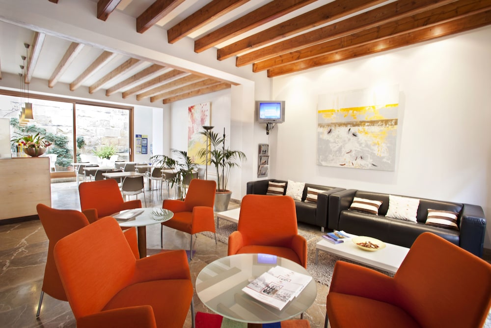 L Hostal 35/37