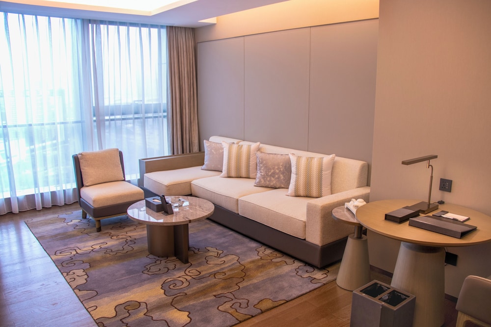 LN Dongfang Hotel Pazhou 40/60