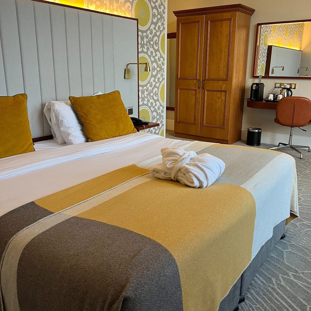 Club, King Bed, No Balcony